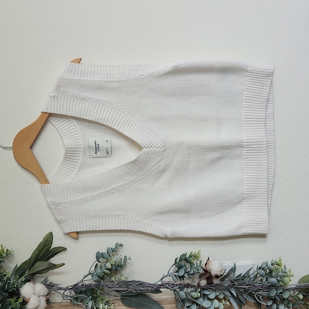 Abercrombie knitted vest size small - Picture 1 of 4